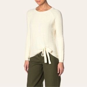 T Tahari Ivory Side Tie Lightweight Sweater 💕